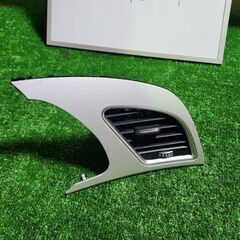 アウディ Audi A5 エアコン吹き出し口 右
