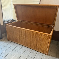 ラタン製 収納ベンチ の画像