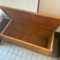 ラタン製 収納ベンチ の画像