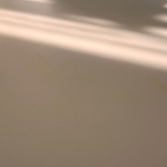 ホワイト円形ダイニングテーブル　FUNAGAIN ファンアゲイン モダンの画像