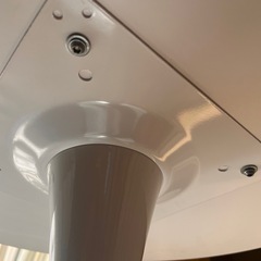 ホワイト円形ダイニングテーブル　FUNAGAIN ファンアゲイン モダンの画像