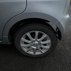 直ぐ乗れます！車検2年付渡し！綺麗ダイハツムーヴメモリアルエディション！ボディ下廻りサビ一切無しで型は古いが程度極上！スタッドレス装着済み！夏タイヤホイールも付属！ガッツリ整備で不具合無し！総額23万円の画像