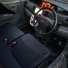 直ぐ乗れます！車検2年付渡し！綺麗ダイハツムーヴメモリアルエディション！ボディ下廻りサビ一切無しで型は古いが程度極上！スタッドレス装着済み！夏タイヤホイールも付属！ガッツリ整備で不具合無し！総額23万円の画像