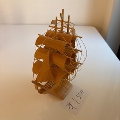 竹製帆船の画像