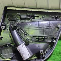 アウディ Audi A5 ドアトリム 右の画像