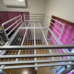 ほぼ未使用　ロフトベッド　ホワイトｘナチュラル　デスク付きの画像