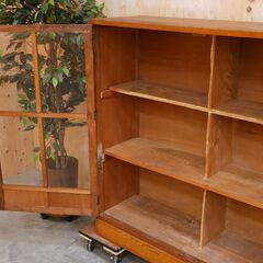 ≪zyt2627ジ≫ 昭和レトロ家具 ガラス戸棚 観音開き 4尺巾 両開き/キャビネット/茶箪笥/水屋/食器棚/書棚/本棚/古民家/中古家具/リユースストレージ仙台 071204-04の画像