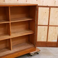 ≪zyt2627ジ≫ 昭和レトロ家具 ガラス戸棚 観音開き 4尺巾 両開き/キャビネット/茶箪笥/水屋/食器棚/書棚/本棚/古民家/中古家具/リユースストレージ仙台 071204-04の画像
