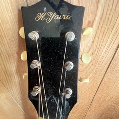 ヤイリアコースティックギター商談中の画像