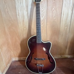 ヤイリアコースティックギター商談中の画像