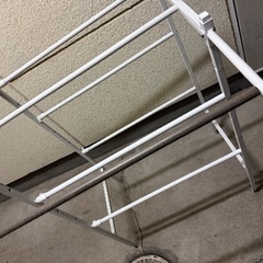 木曜日スチールラック物干し2個の画像