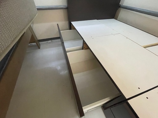 【リサイクルサービス八光】幅97.5cm　ダークブラウン　1口コンセント付きシングルチェストベッド　引き出し収納4か所付