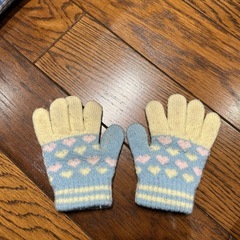 ハート柄の子供手袋の画像