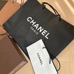 ヴィトン、CHANELのショップ袋、手提げ袋　の画像