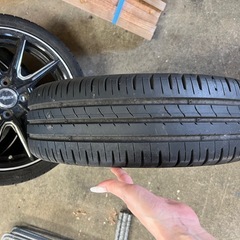 タイヤ4本セット　黒ホイールの画像