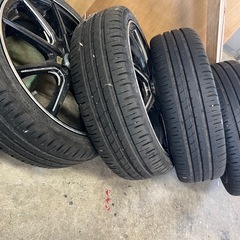 タイヤ4本セット　黒ホイールの画像