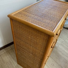 昭和レトロな　ラタンチェスト4段　引き出し5杯の画像