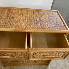 昭和レトロな　ラタンチェスト4段　引き出し5杯の画像