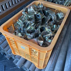 3連クランプ 48.6Φ【自在型/直交型】１個300円・在庫数約100個くらいの画像