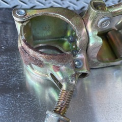 3連クランプ 48.6Φ【自在型/直交型】１個300円・在庫数約100個くらいの画像