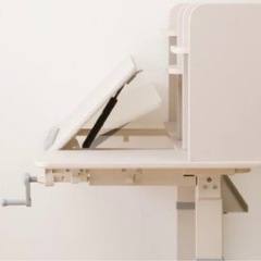 【美品】手動の昇降デスクとキャスター付きイス(グレー)の画像