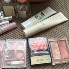 コスメ&香水&メイクポーチセットまとめ売りの画像