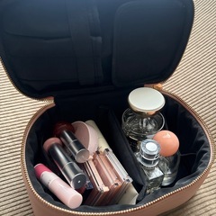 コスメ&香水&メイクポーチセットまとめ売りの画像