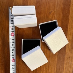 白い空箱4個
の画像