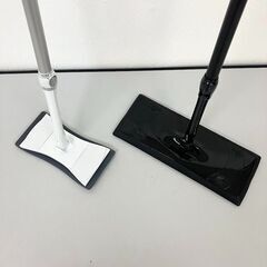 stp-3634　花王　クイックルワイパー　2本セット　サイズ違い　ミニクイックルワイパー　白　ホワイト　黒　ブラック　掃除用具　掃除　コンパクト　モップ　ほこり取り　拭き掃除の画像