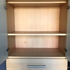 hf251210-009Z メーカー不明 収納棚 やや汚れあり ガラス扉 キッチン収納 箪笥 鍵付きの画像