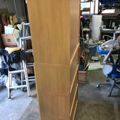 hf251210-009Z メーカー不明 収納棚 やや汚れあり ガラス扉 キッチン収納 箪笥 鍵付きの画像