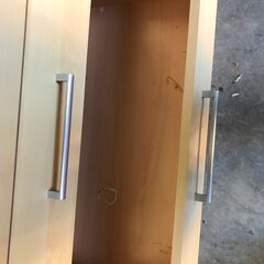 hf251210-009Z メーカー不明 収納棚 やや汚れあり ガラス扉 キッチン収納 箪笥 鍵付きの画像