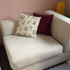 ソファー　クッション付きの画像