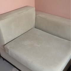ソファー　クッション付きの画像