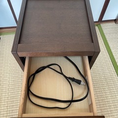 交渉中　ベッドサイドテーブル　ウォルナットの画像