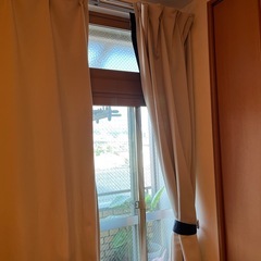 カーテンの画像