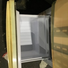 【中古】シャープ冷凍冷蔵庫（SJ-14W-W）　差し上げます！の画像