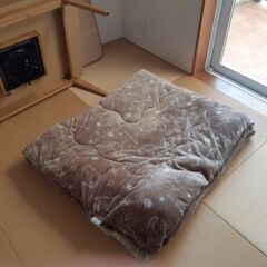 こたつテーブルとこたつ布団セットの画像