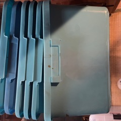 フタ付きプラスチックのケース 6個セットの画像