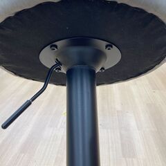 A-794【リユースのサカイ野々市店】ジモティ来店特価‼ チェア 椅子 レザー グレー クリーニング済みの画像