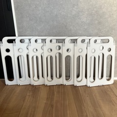 baby good ベビーサークル　180x145cm トイボード付の画像