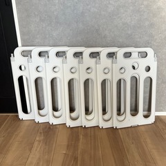 baby good ベビーサークル　180x145cm トイボード付の画像