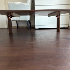 折りたたみテーブルの画像