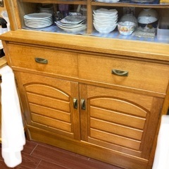 食器棚　食器収納の画像