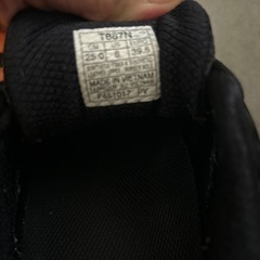 asicsスニーカー25の画像