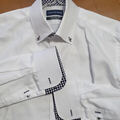 ボタンダウンシャツ(メンズ)-ホワイト・ボタン穴紫＜CHRISTIAN ORANI＞の画像