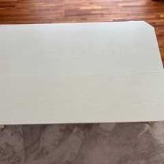 折りたたみテーブルの画像