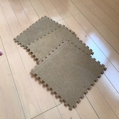 コルク調のスポンジマット