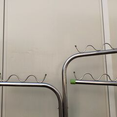 △ 洗濯物干し台 アルミ製 高さ 178cm 幅 91.5cm  部品カバーの欠品と劣化による破損ありの画像