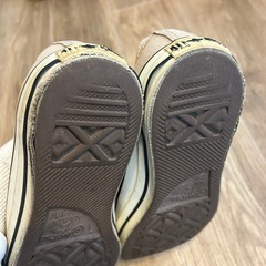 スニーカーとサンダルの画像